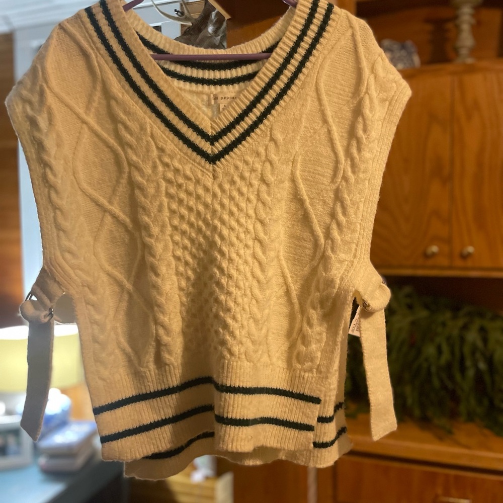 Blu Pepper Cream V-Neck Sweater